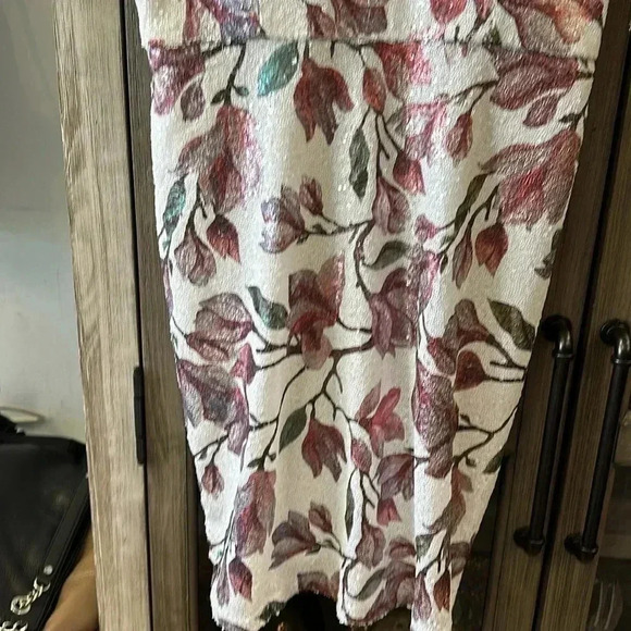 DEAR MOON SHORT SEQUENCE DRESS WITH A FLORAL PATTERN SIZE 3 & 13 - Picture 10 of 12
